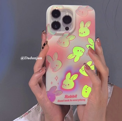 【pium】 メゾピアノ iPhone14用ケース ウサギデザイン ラメ入り うさぎiPhone14promaxケース可愛いレーザー変色ウサギ