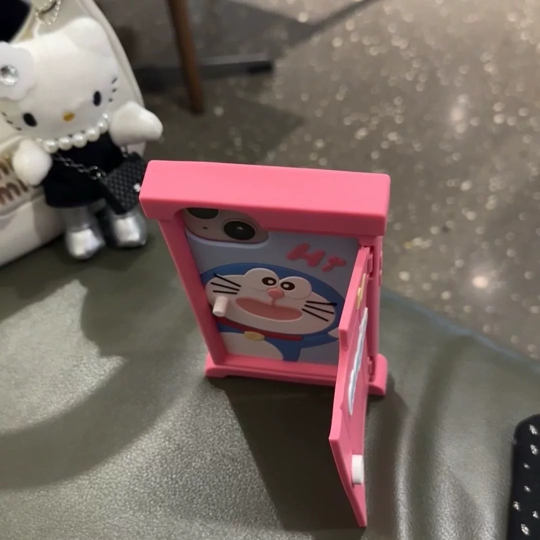 ドラえもん可愛い どこでもドア アイフォン16/14ケース ピンク色iphone15pro/16plus/13proスマホケース スタンド機能